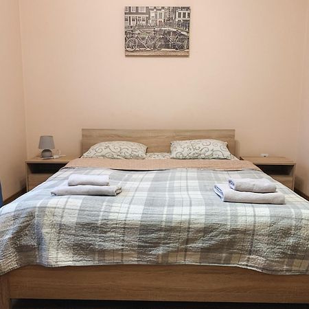 Apartments Domovik Parkaniya, 2A Mukacheve Luaran gambar