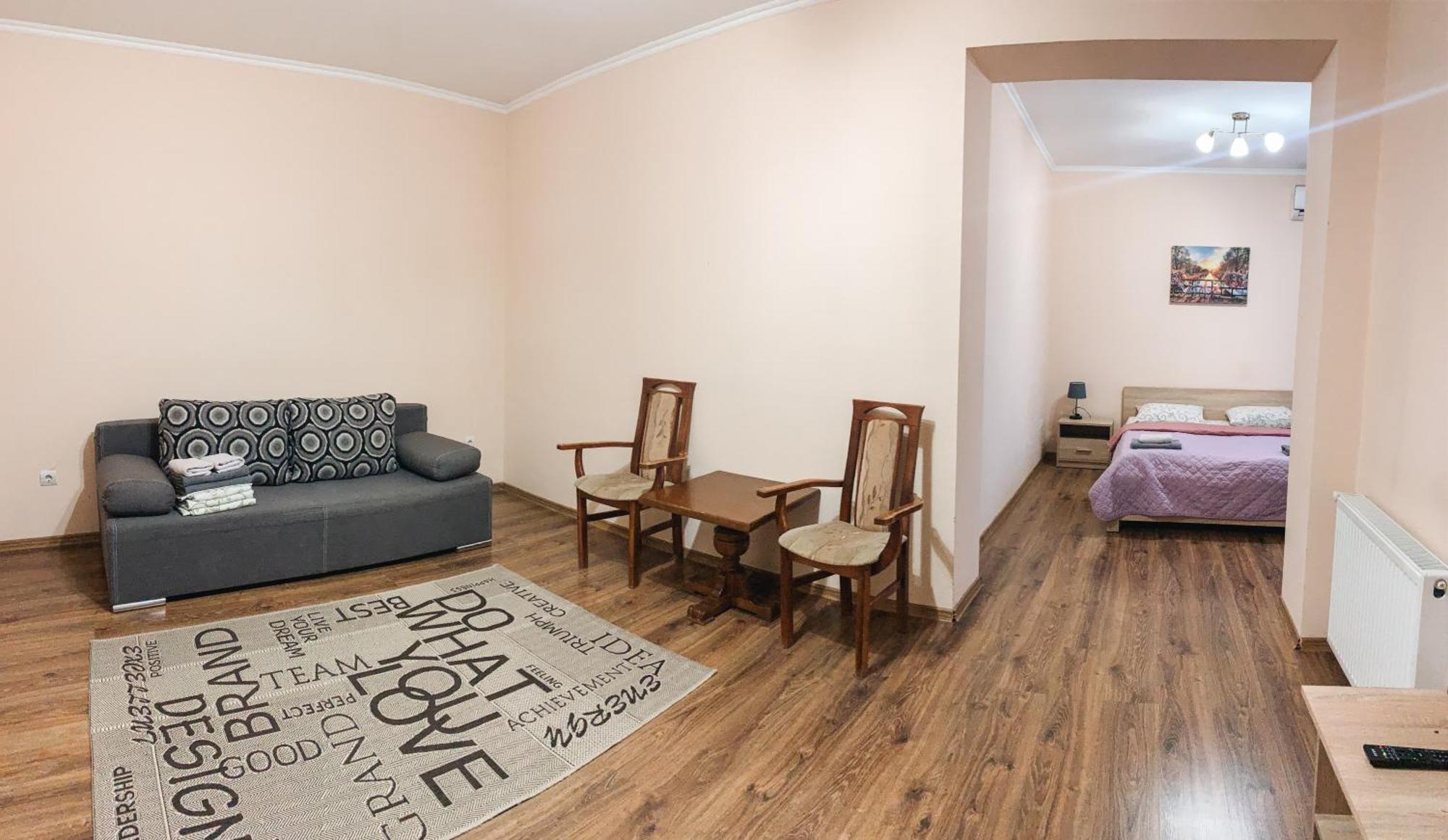Apartments Domovik Parkaniya, 2A Mukacheve Luaran gambar