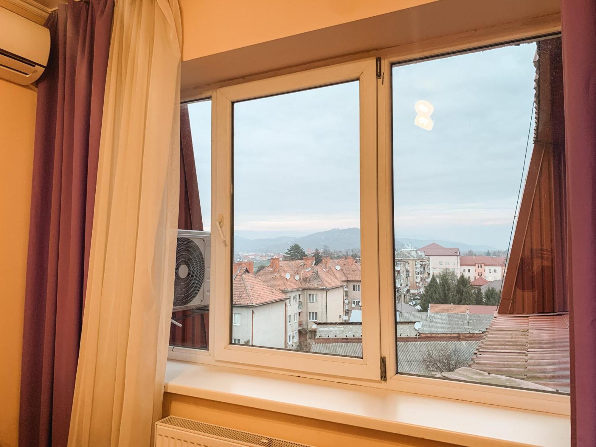 Apartments Domovik Parkaniya, 2A Mukacheve Luaran gambar
