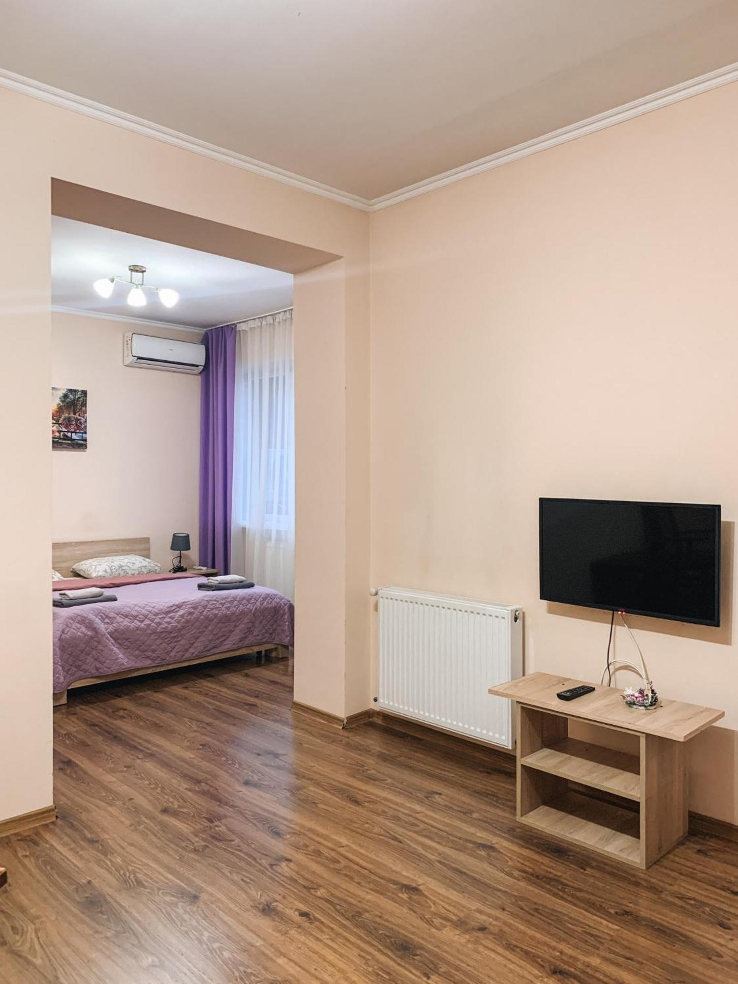 Apartments Domovik Parkaniya, 2A Mukacheve Luaran gambar