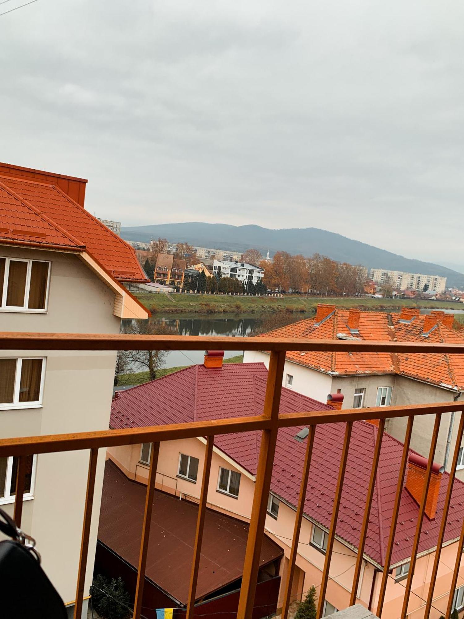 Apartments Domovik Parkaniya, 2A Mukacheve Luaran gambar