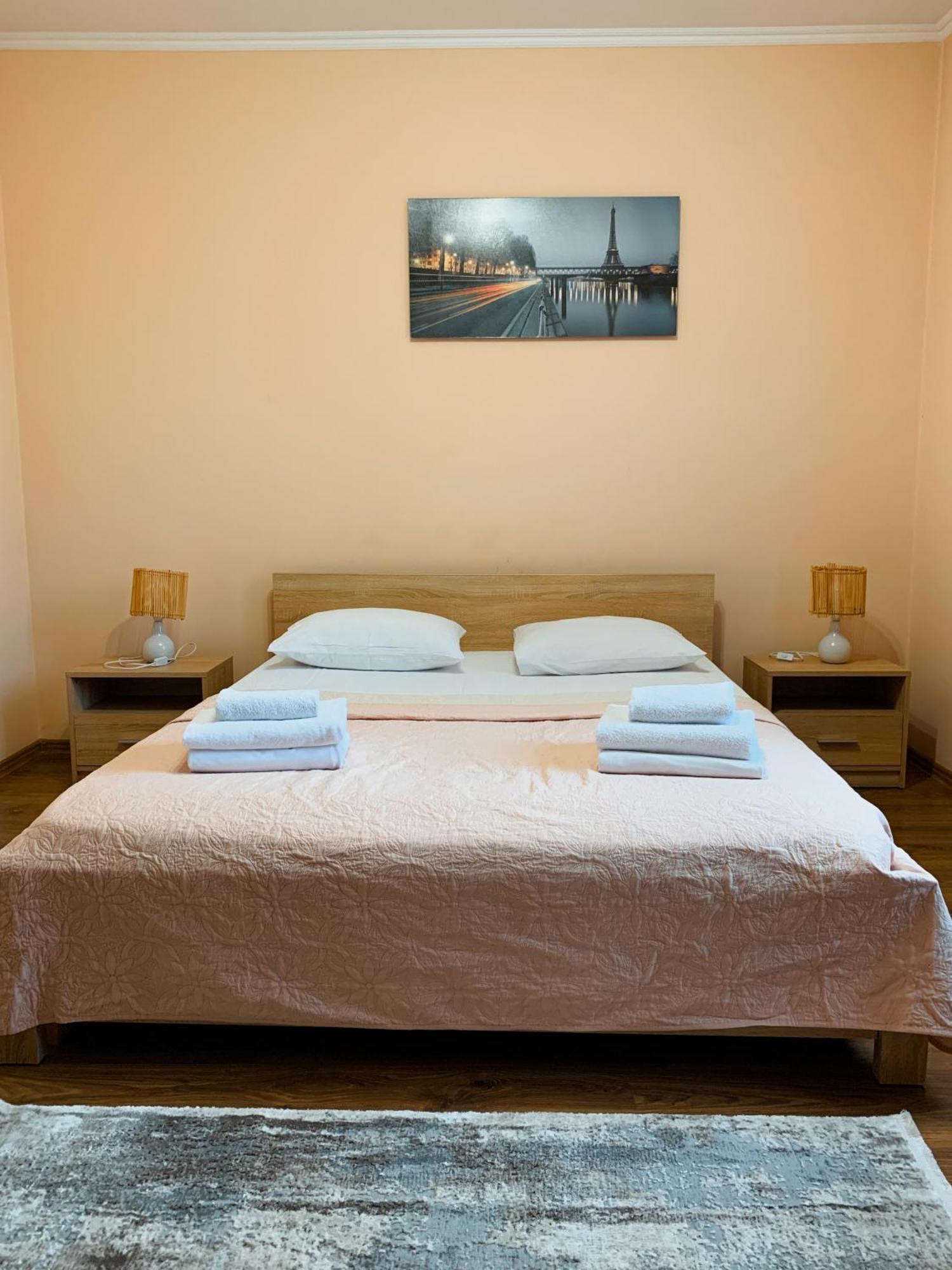 Apartments Domovik Parkaniya, 2A Mukacheve Luaran gambar