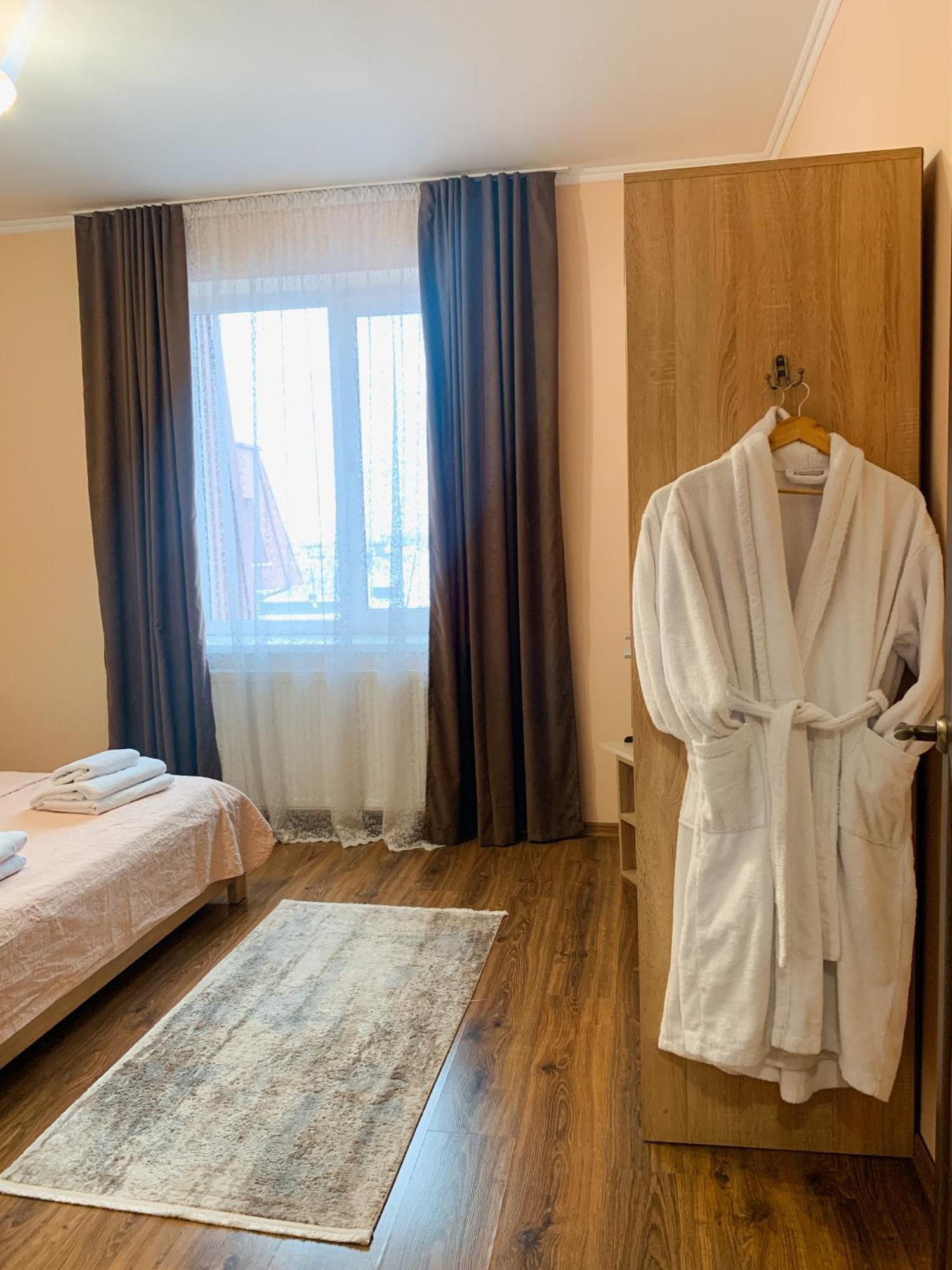 Apartments Domovik Parkaniya, 2A Mukacheve Luaran gambar