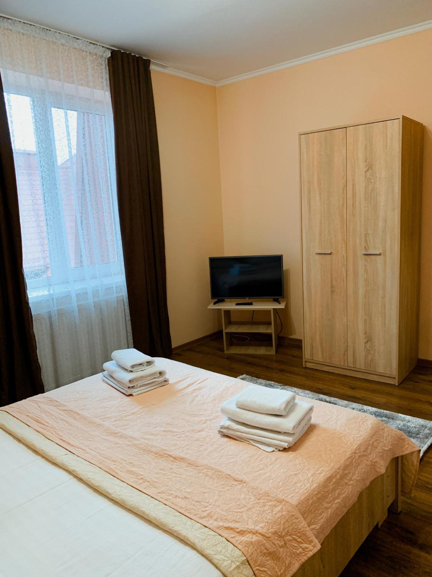 Apartments Domovik Parkaniya, 2A Mukacheve Luaran gambar